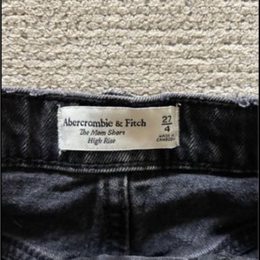 Abercrombie and Fitch ‘The mom short high rise’ size 4/27